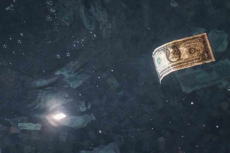 Read more about the article Dollar Retreats on Economic Uncertainty