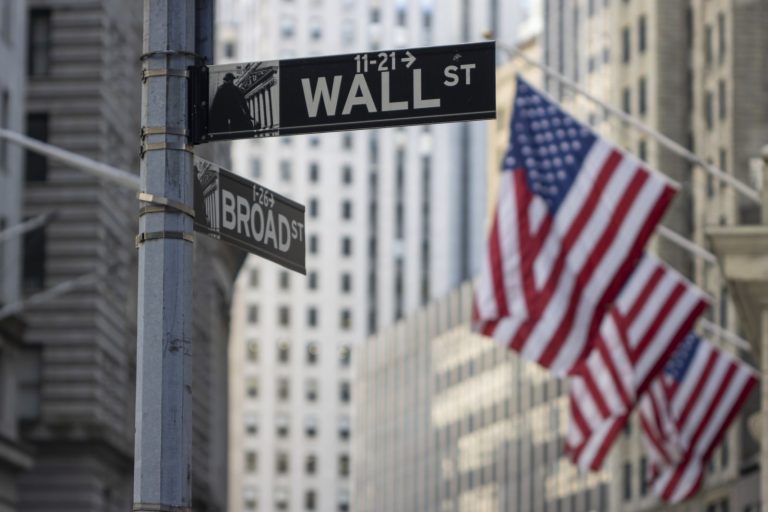 Read more about the article Stocks Mixed on Trade News and Chip Stock Weakness