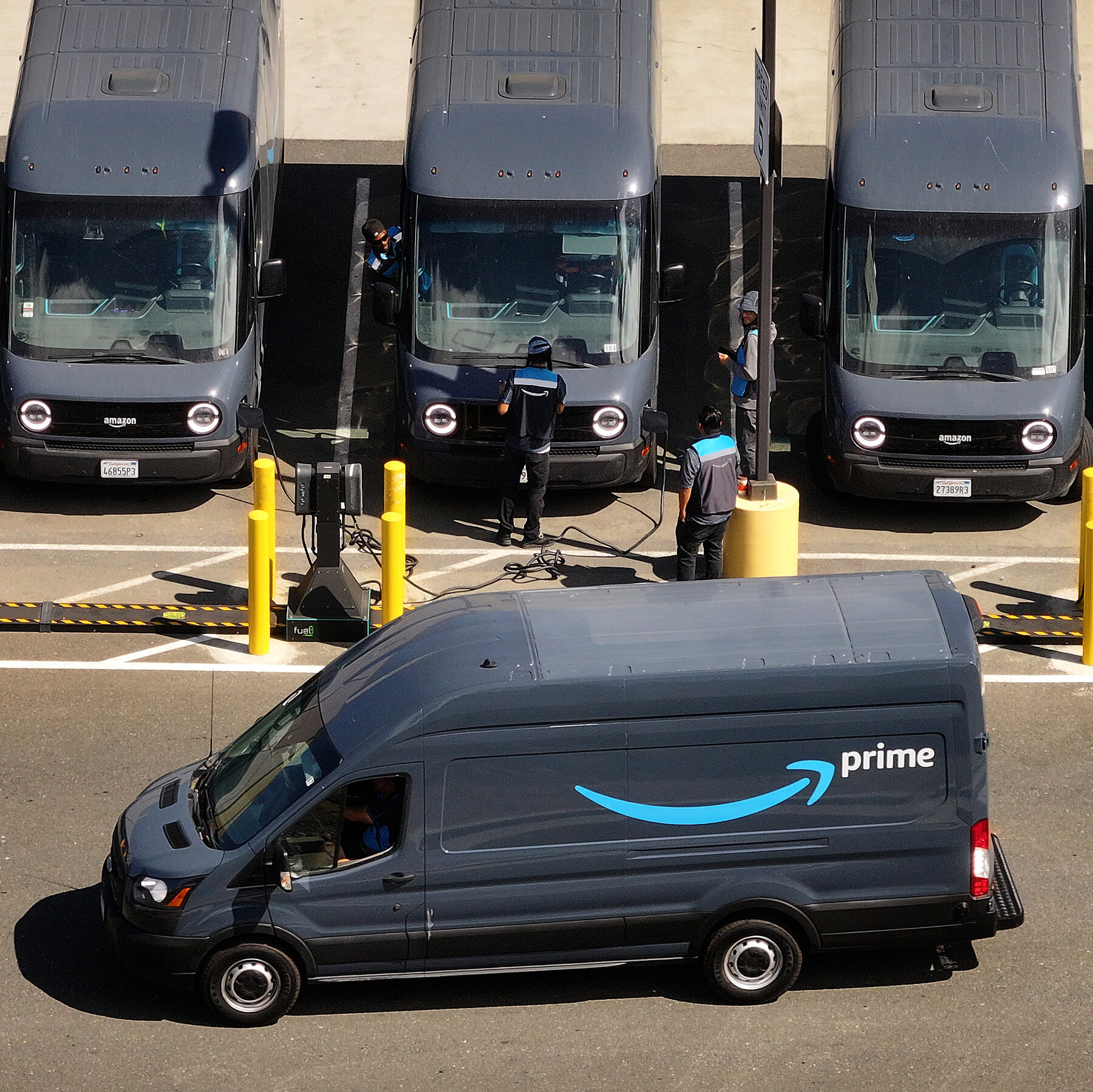white-house-amazon-spat-culminates-in-trump-calling-bezos-‘very-nice’