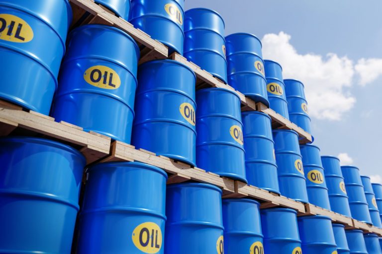Read more about the article Weak US Economic Reports Weigh on Crude Oil Prices