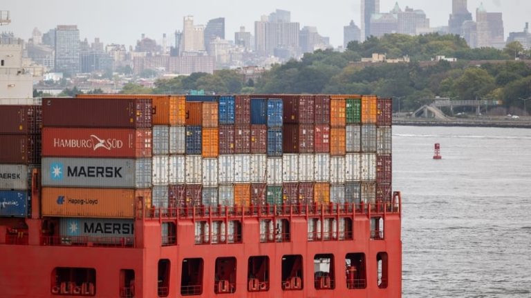 Read more about the article US economy unexpectedly shrinks on import surge