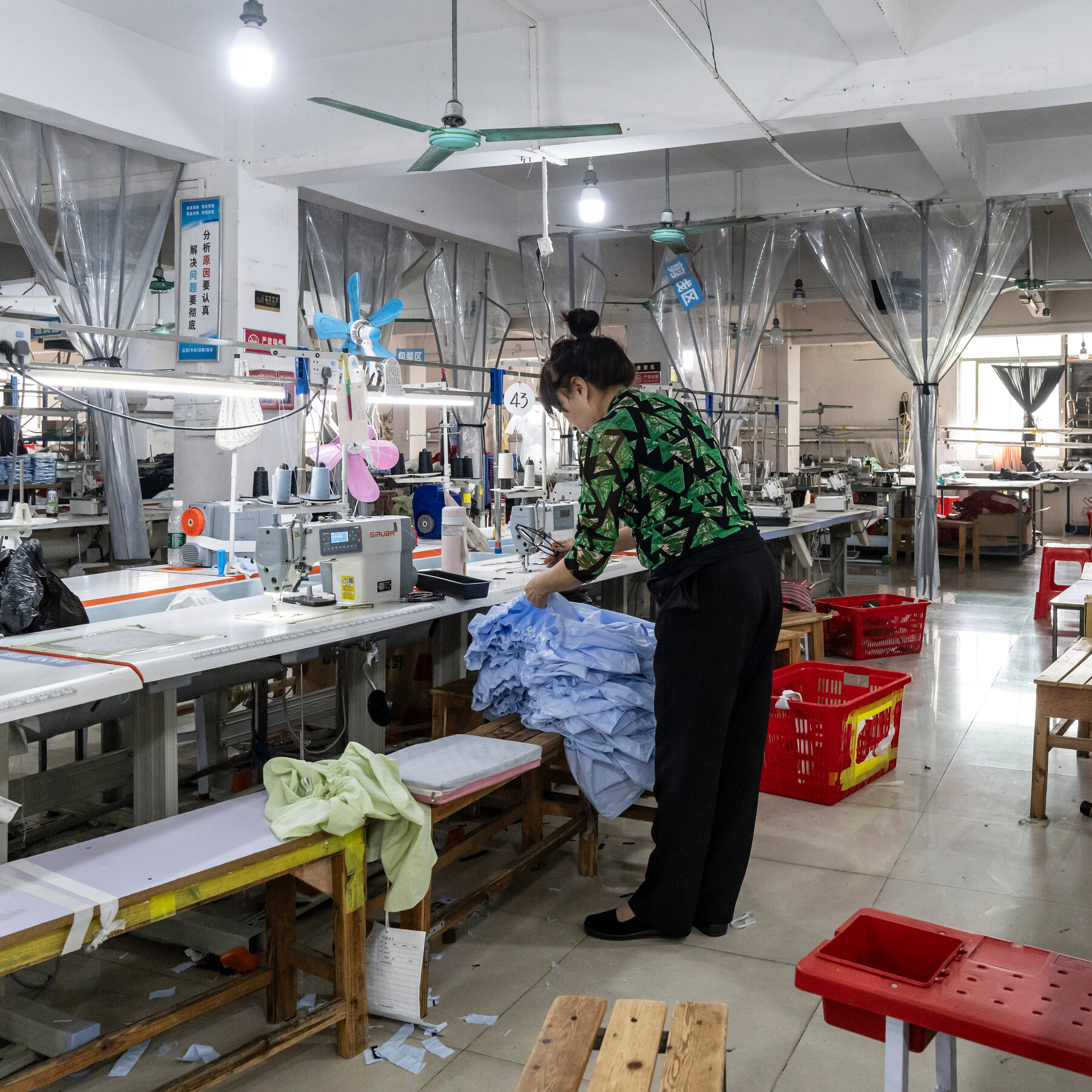 chinese-factories-slow-in-early-sign-of-trade-war’s-toll