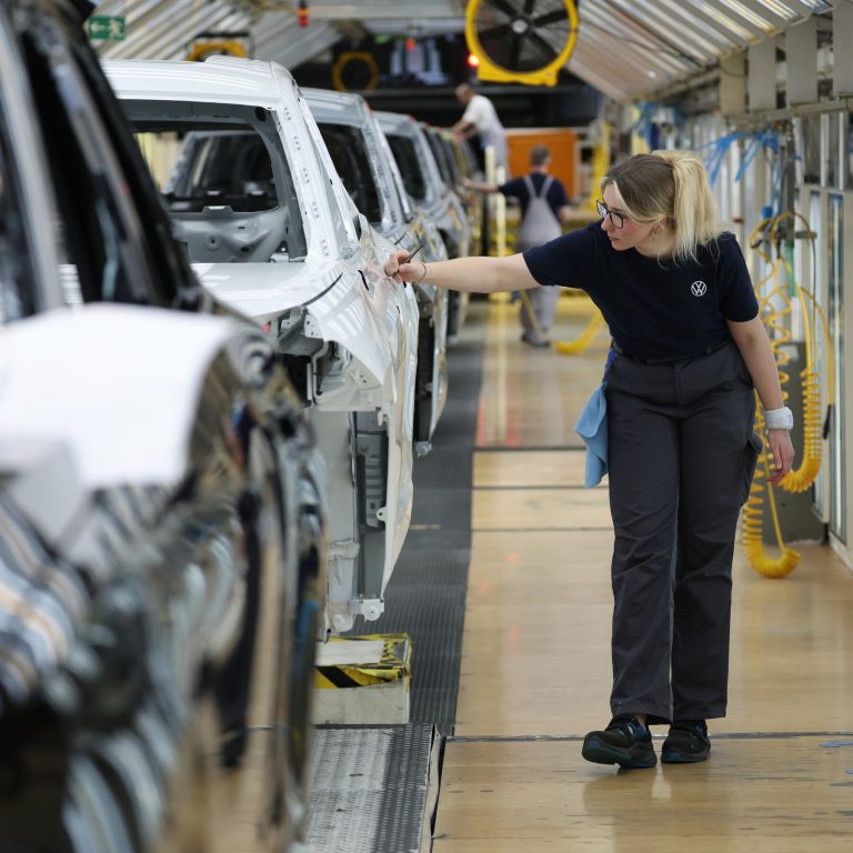 Read more about the article Mercedes-Benz and Volkswagen Facing Uncertainty With Tariffs