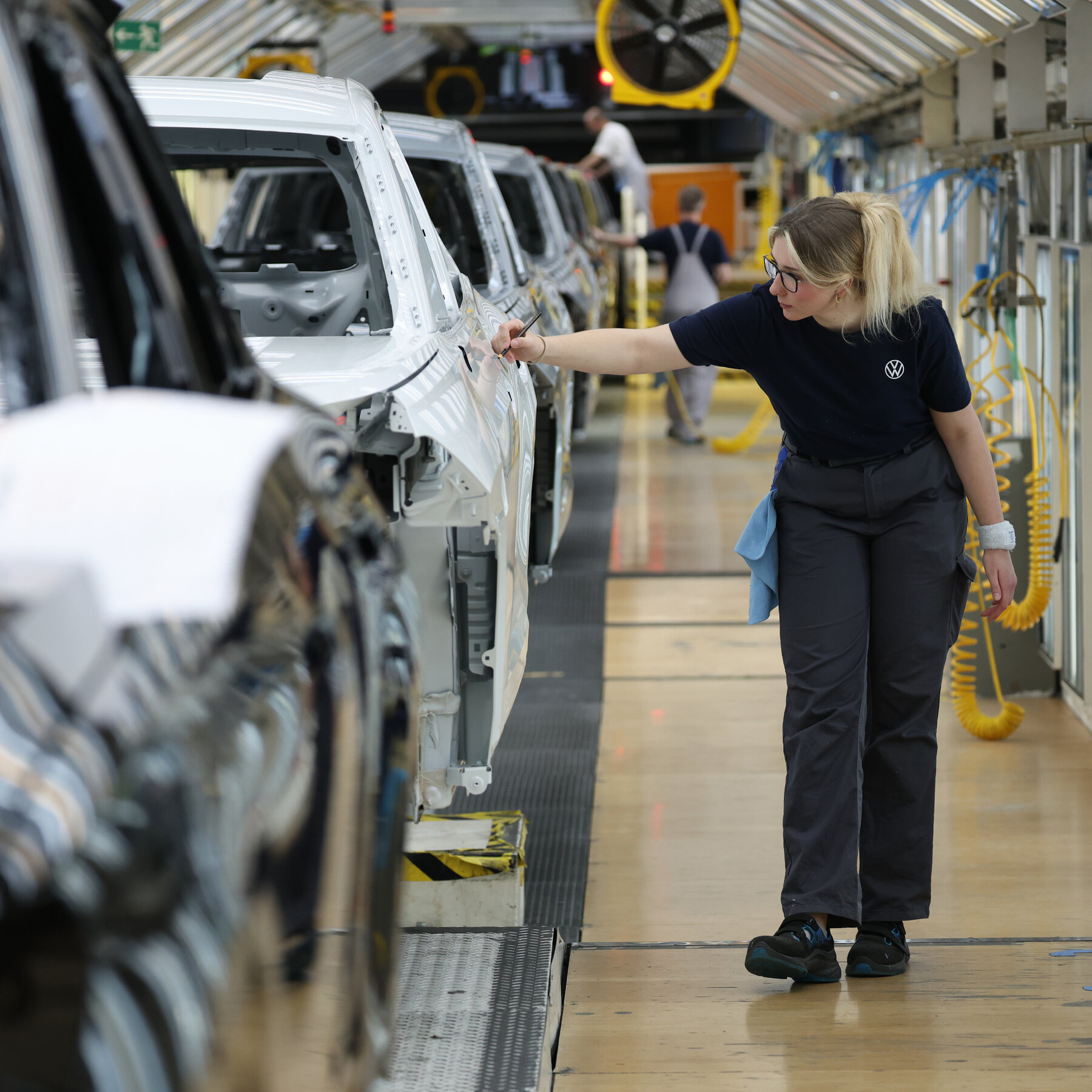 mercedes-benz-and-volkswagen-facing-uncertainty-with-tariffs