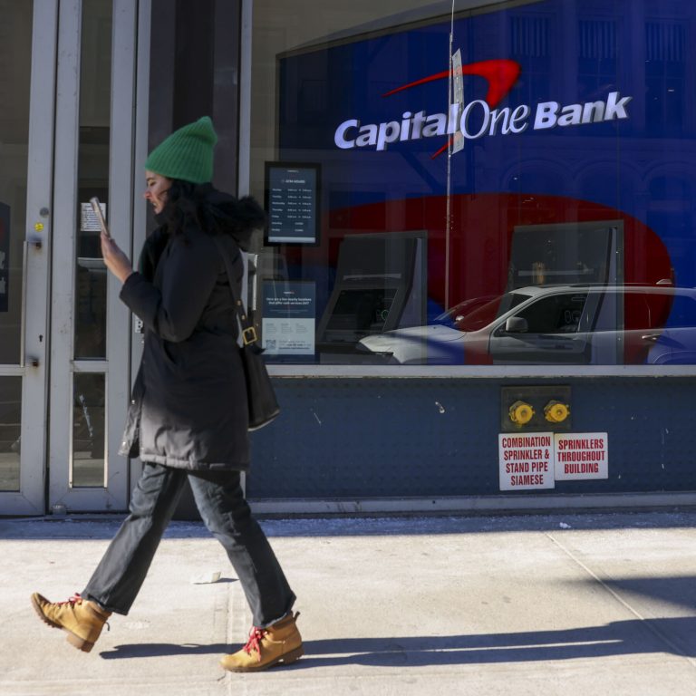 Read more about the article Capital One to Pay $425 Million to Settle Suit Over Savings Accounts