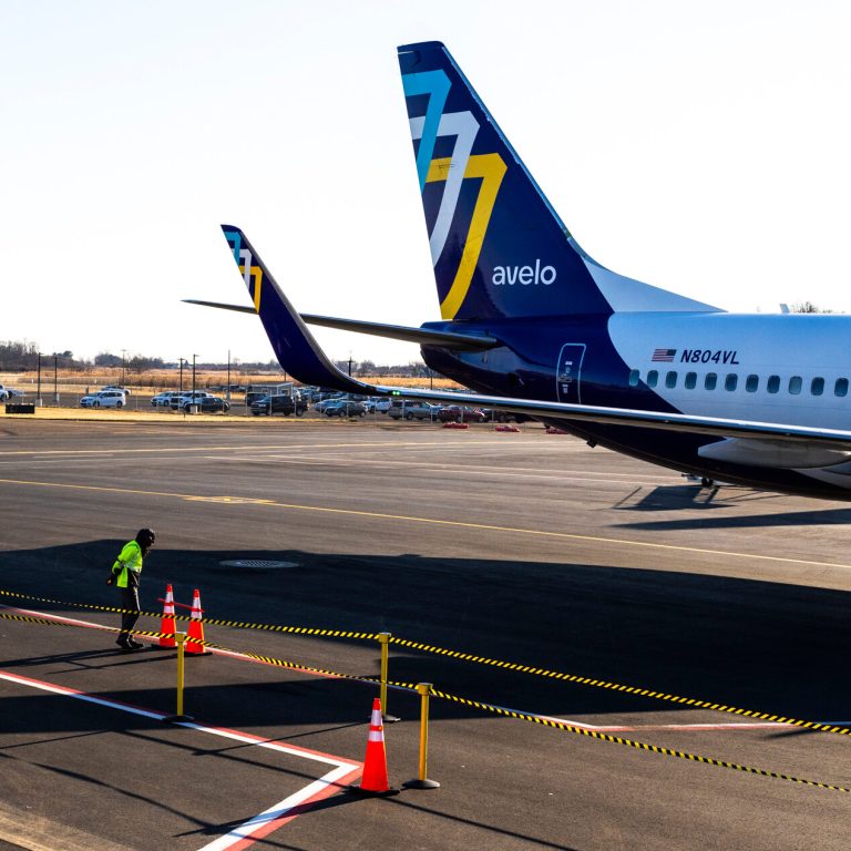 Read more about the article Campaign Against Avelo Airlines Over ICE Deportation Flights Sets Off Legal Fight