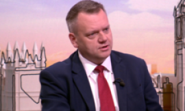 Minister ‘pushing’ for deal over UK use of EU passport e-gates