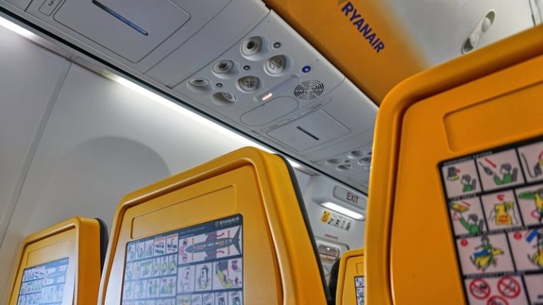 Read more about the article Ryanair asks some Spanish staff to pay back a 2024 raise