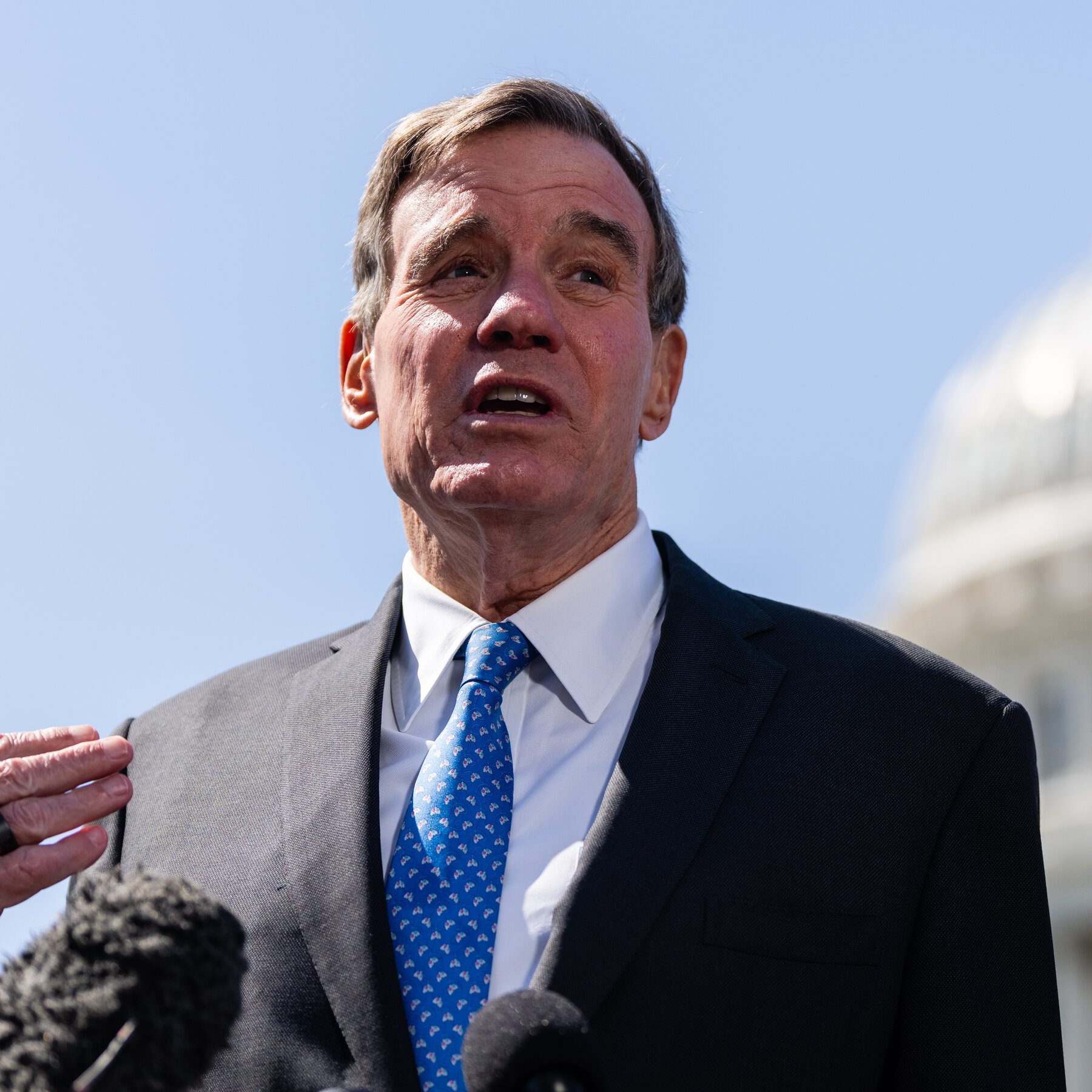 senate-advances-crypto-regulation-bill-with-bipartisan-support
