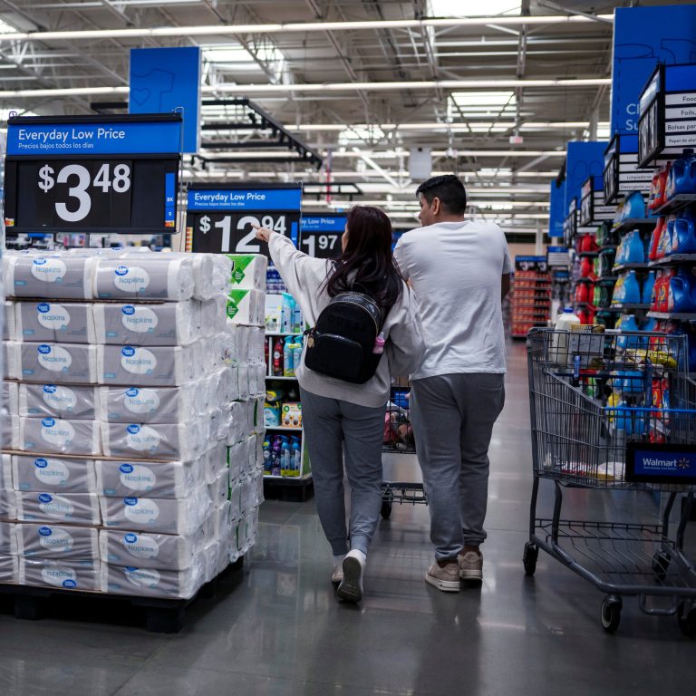 Read more about the article Trump Berates Walmart and Mattel for Warning About Tariff Price Increases