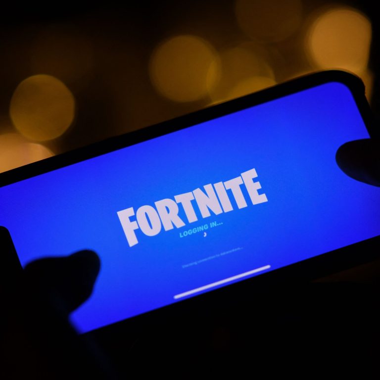 Read more about the article Fortnite Returns to Apple’s App Store After Scoring a Legal Victory