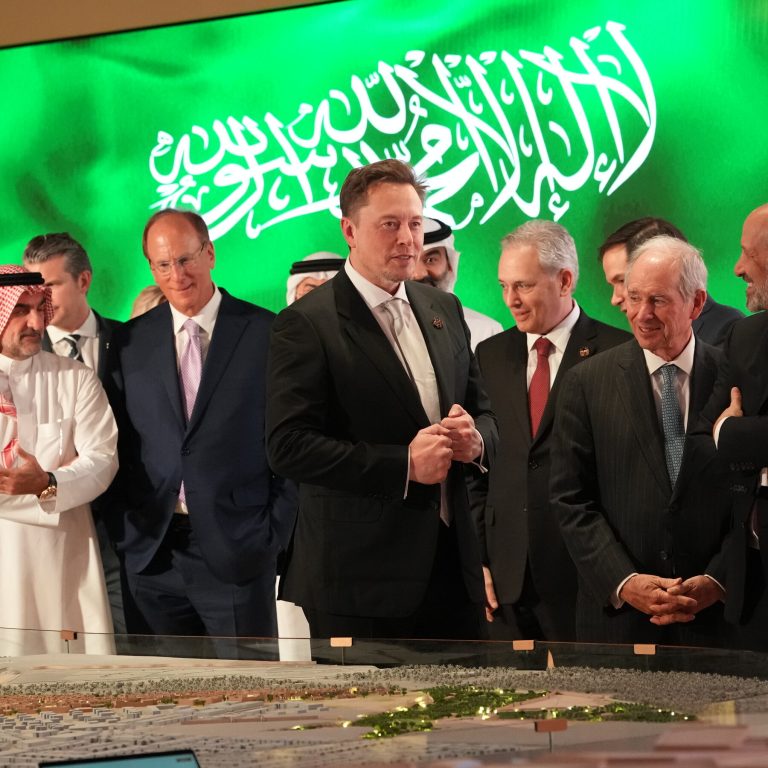 Read more about the article Trump’s Gulf Trip Also Brought Benefits to Elon Musk