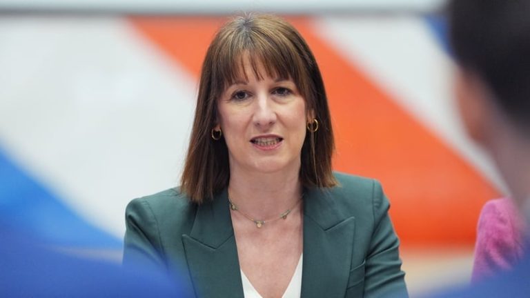 Read more about the article UK public finances show bigger than expected deficit