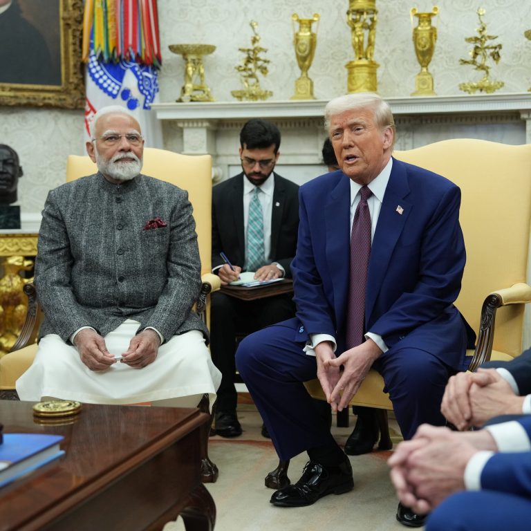 Read more about the article Trump’s Apple Threat Complicates India’s Tariff Negotiations