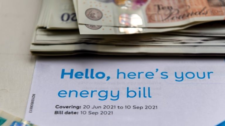 Read more about the article UK energy bills to fall as price cap dips by 7%