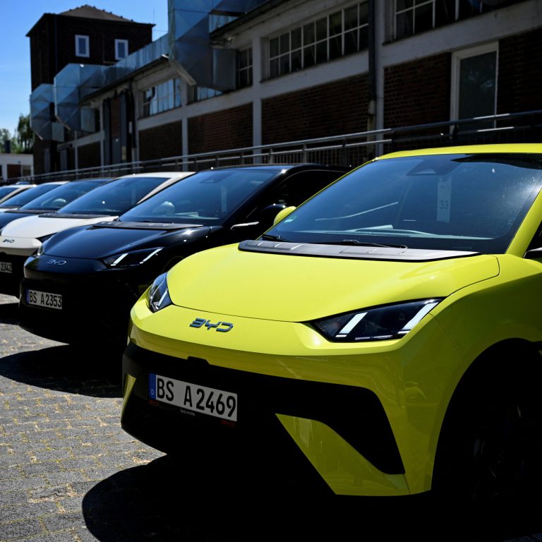 Read more about the article China’s BYD Outsells Tesla in Europe for First Time