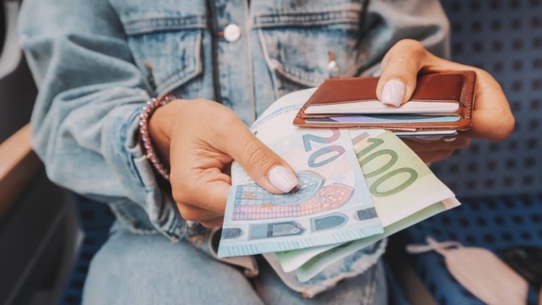 Read more about the article Money dysmorphia: When your mind tricks your wallet