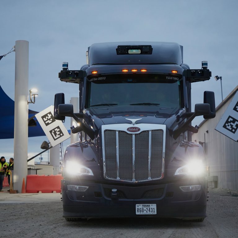Read more about the article Yes, That 18-Wheeler on a Texas Highway Is Driving Itself