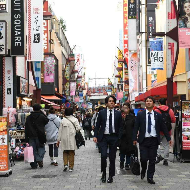 Read more about the article Japan Will Spend $6.3 Billion to Shield Its Economy From Trump’s Tariffs