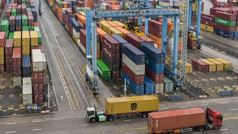 Read more about the article Trump signals fresh trade tensions with China