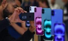 Apple braces for $900m blow from Trump tariffs