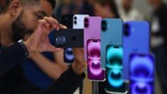 apple-braces-for-$900m-blow-from-trump-tariffs