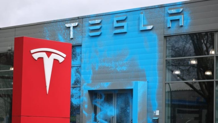 Read more about the article Tesla’s sales in key European markets plunge in April