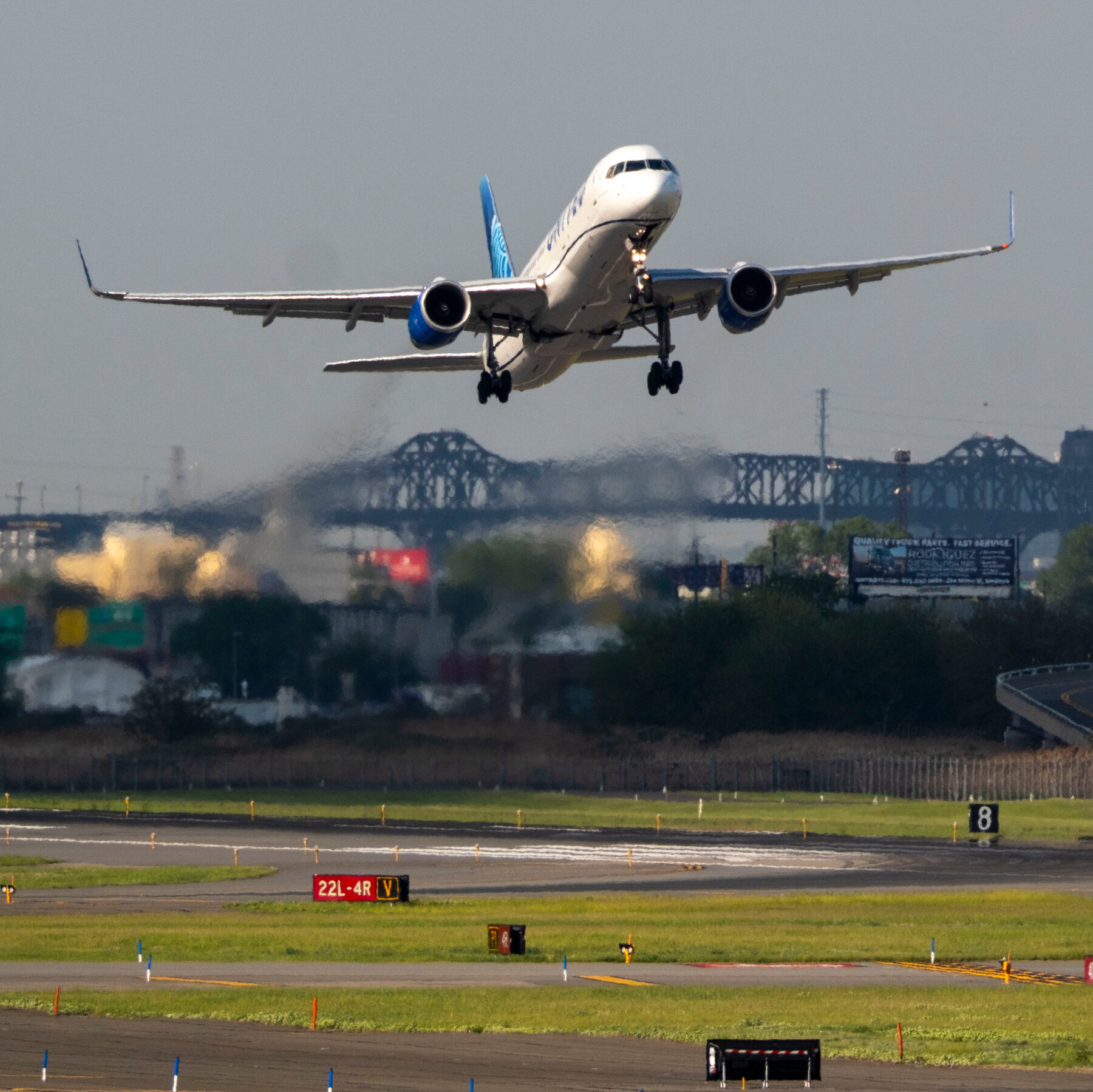 newark-airport-is-experiencing-major-flight-delays.-what’s-causing-them?