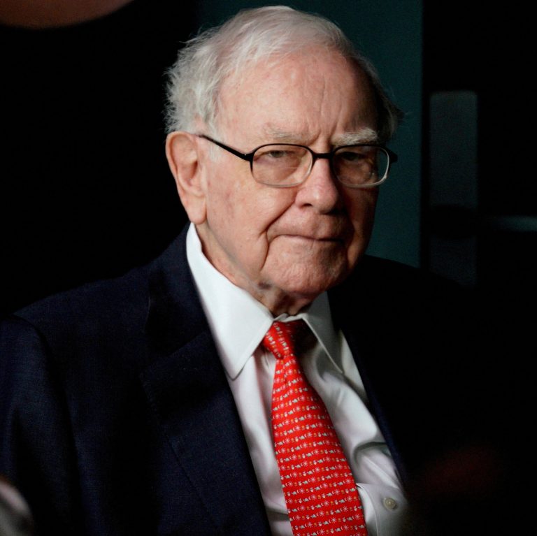 Read more about the article Warren Buffett Plans to Step Down as Berkshire Hathaway CEO by End of 2025