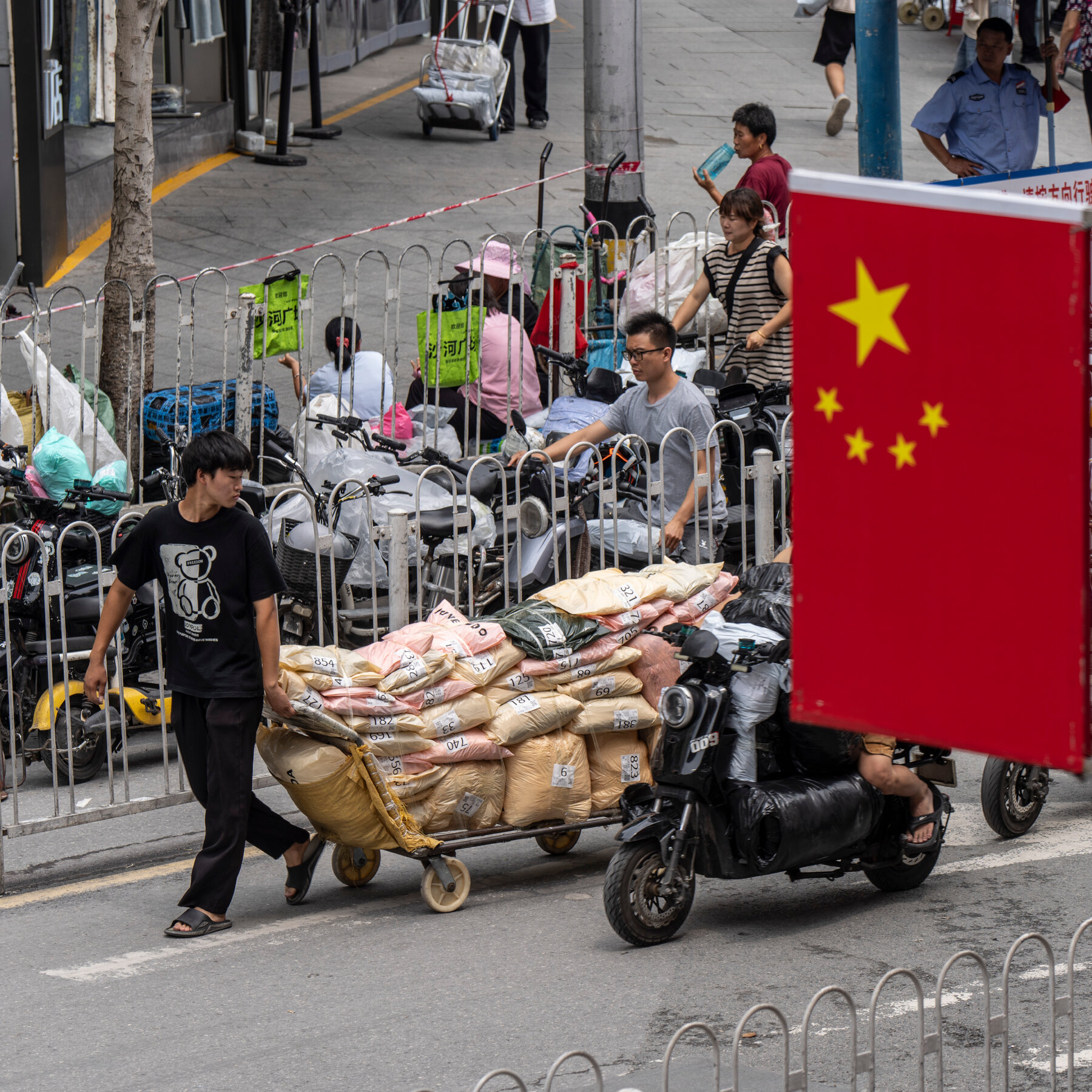 trump’s-tariff-on-cheap-chinese-imports-will-cost-big-tech-billions