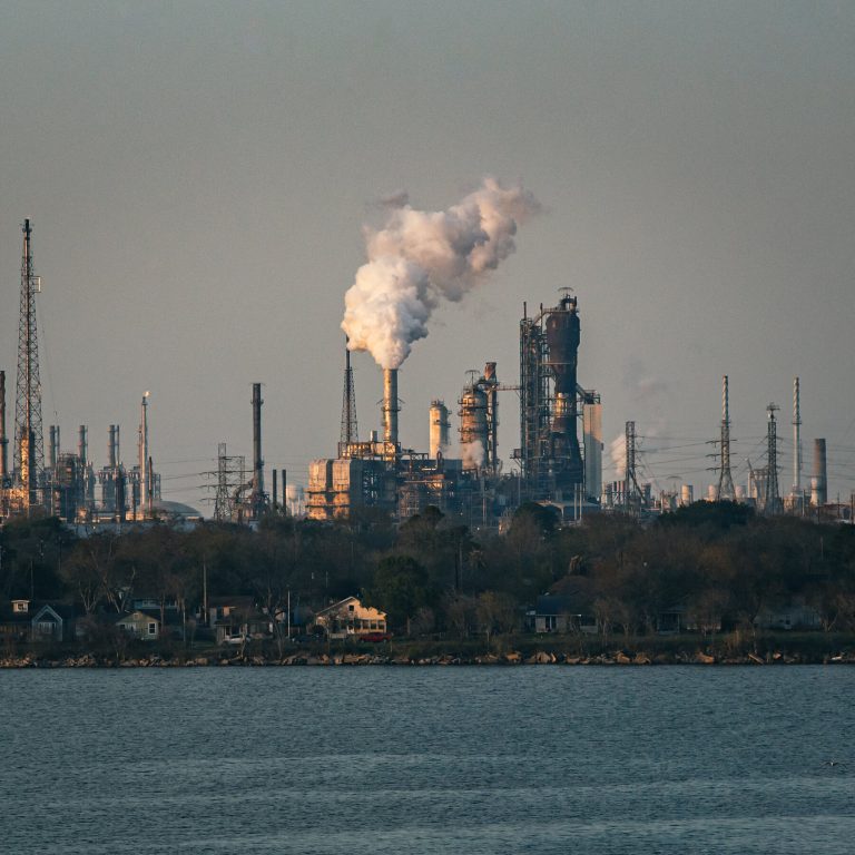 Read more about the article Exxon and Chevron Report Lower Profits While Girding for Tariffs