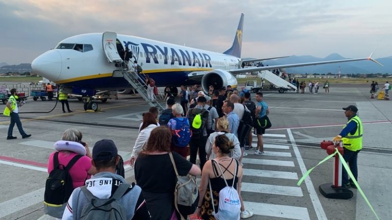 Read more about the article Ryanair passenger numbers rise by 6% in April