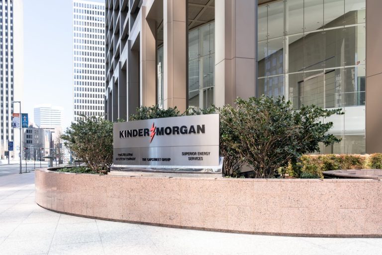 Read more about the article Kinder Morgan Stock: Is Wall Street Bullish or Bearish?