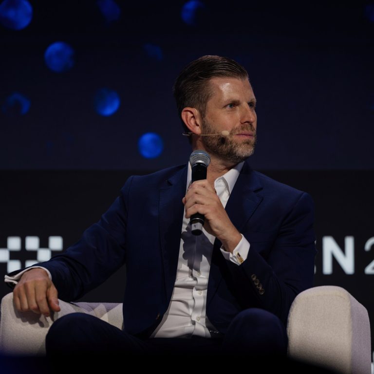 Read more about the article Trump Crypto Deals Provoke Senate Backlash and Calls for Investigation