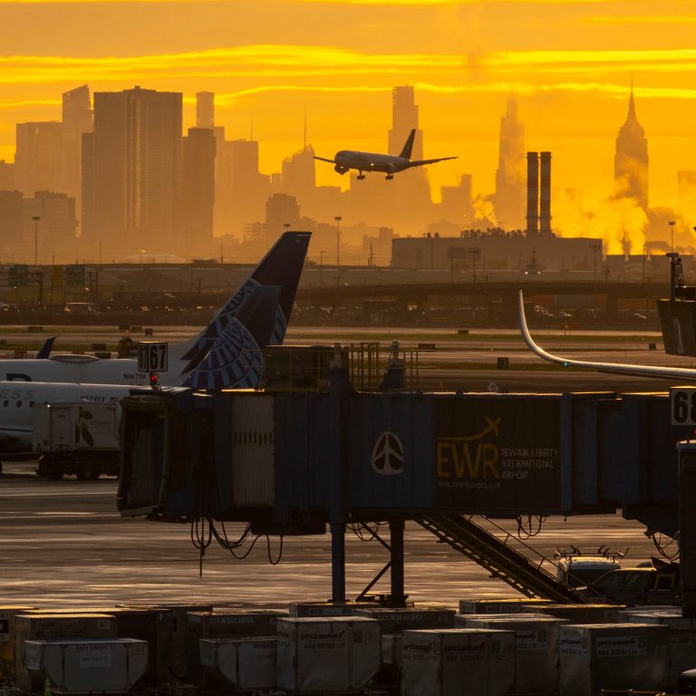 Read more about the article How Lost Radar and Silent Radios Have Upended Newark Air Travel