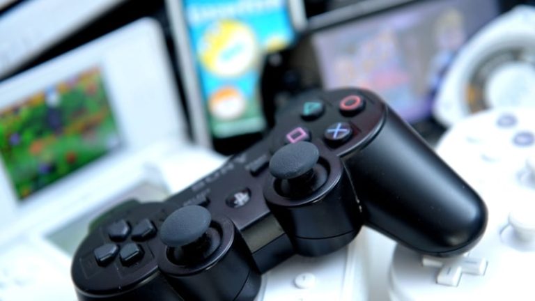 Read more about the article Concerns over pay and job security in games industry