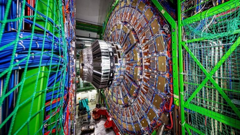 Read more about the article Ireland signs associate membership agreement to join CERN