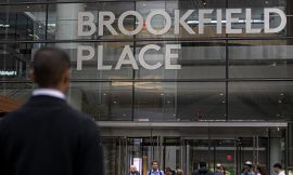 Musk-Tied Investor Clashes With One of World’s Biggest Asset Managers