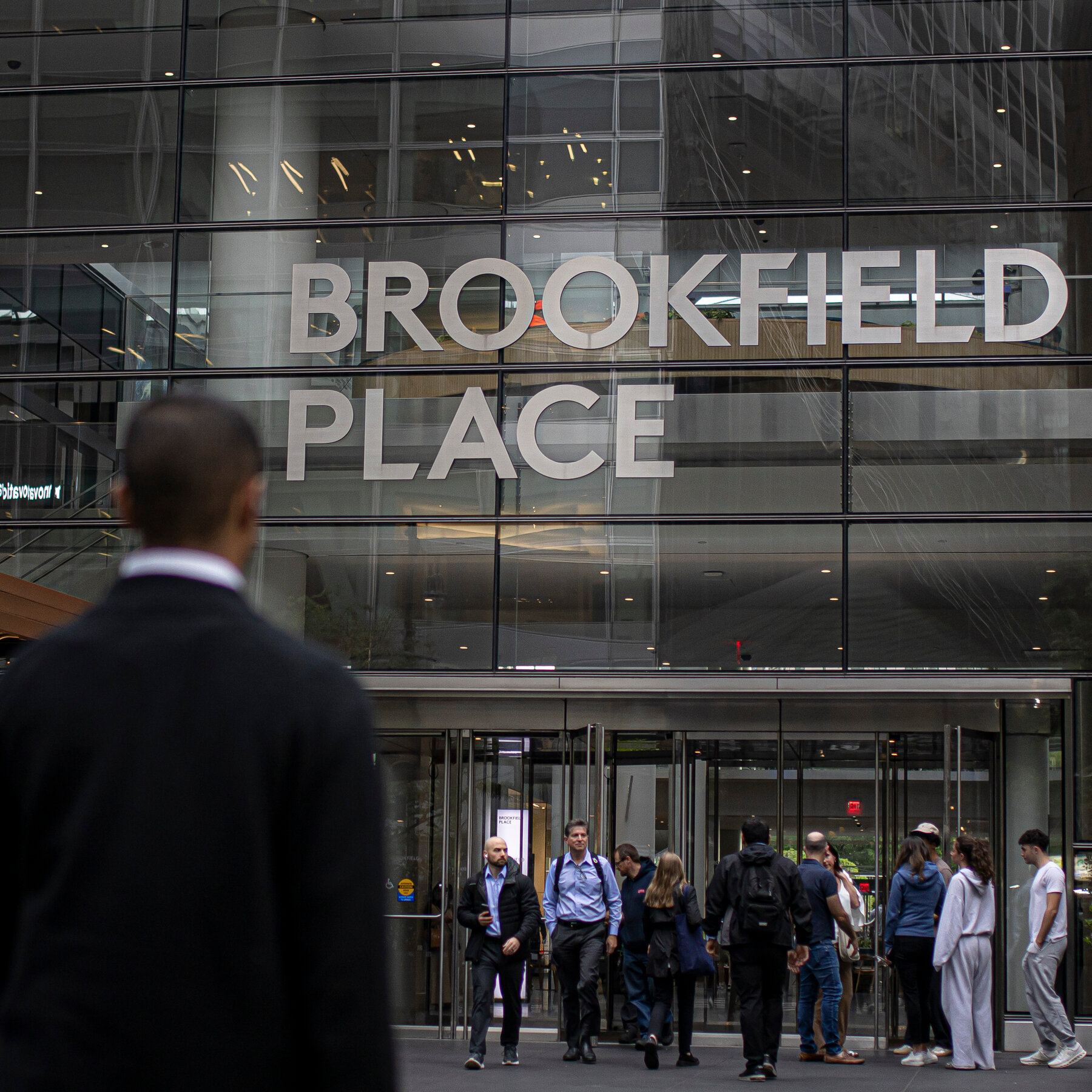 musk-tied-investor-clashes-with-one-of-world’s-biggest-asset-managers