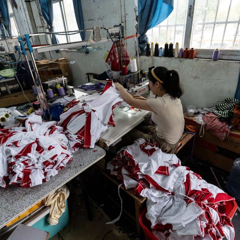 Read more about the article Trump Suggests Openness to Slashing China Tariffs Ahead of Trade Talks