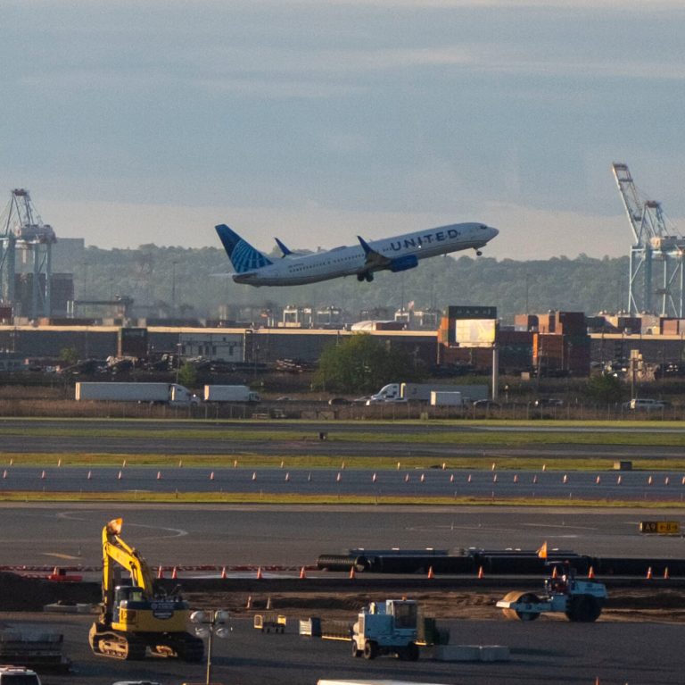 Read more about the article Newark Airport Suffers Another Radar Outage
