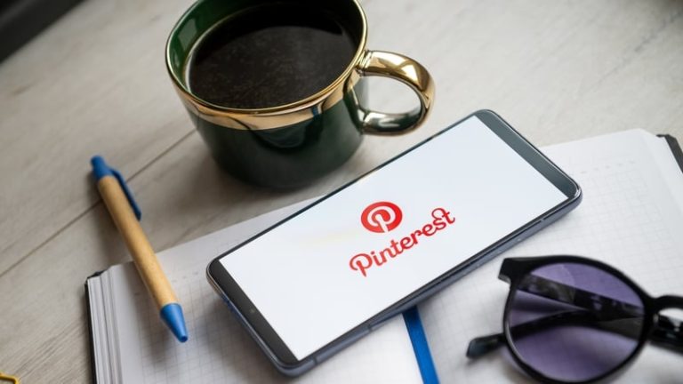 Read more about the article Pinterest’s revenue forecast gets boost from AI ad tools