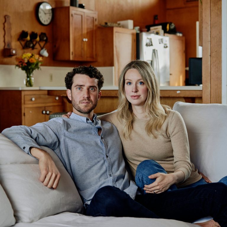 Read more about the article Elizabeth Holmes’s Partner Has a New Blood-Testing Start-Up