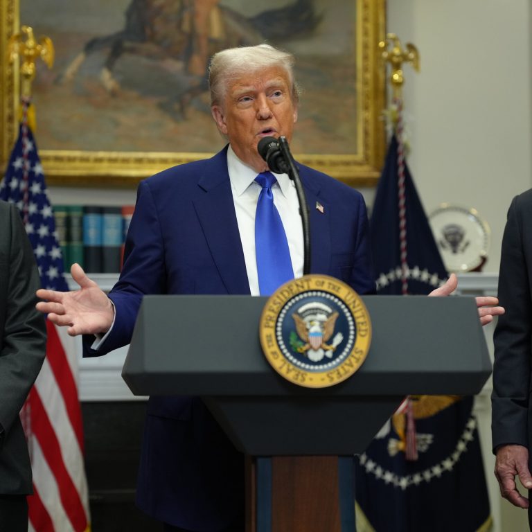 Read more about the article Trump Signs Executive Order Asking Companies to Lower Drug Prices