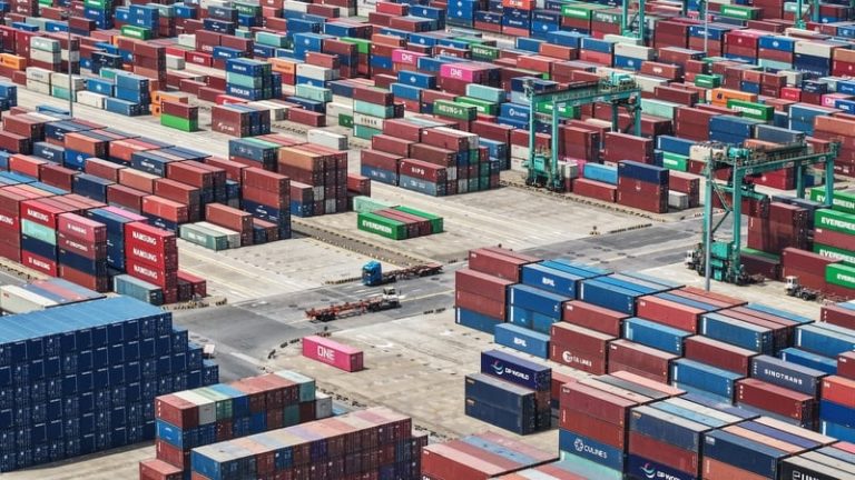 Read more about the article China, US slash sweeping tariffs in trade war climbdown