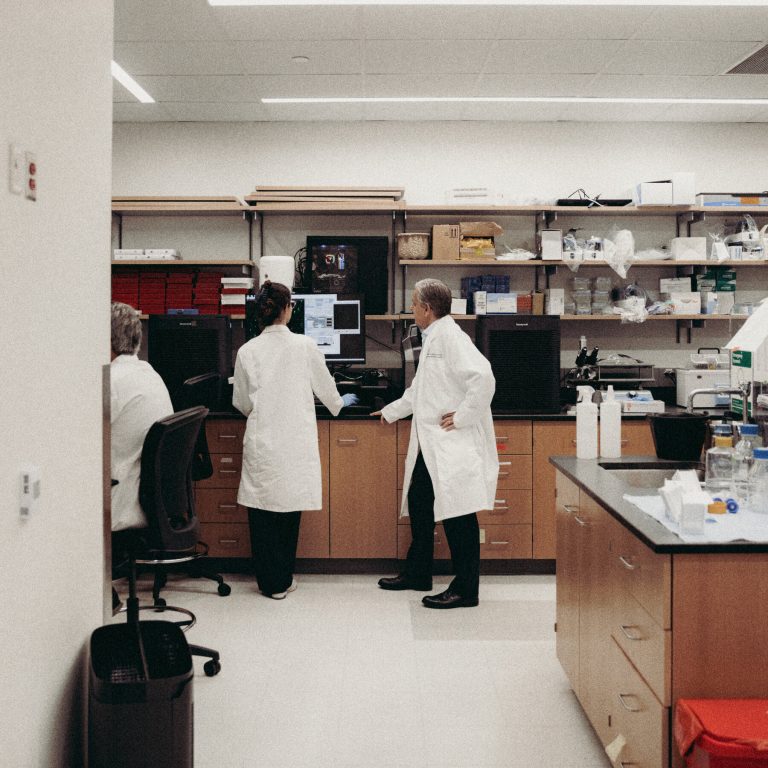 Read more about the article The World Is Wooing U.S. Researchers Shunned by Trump