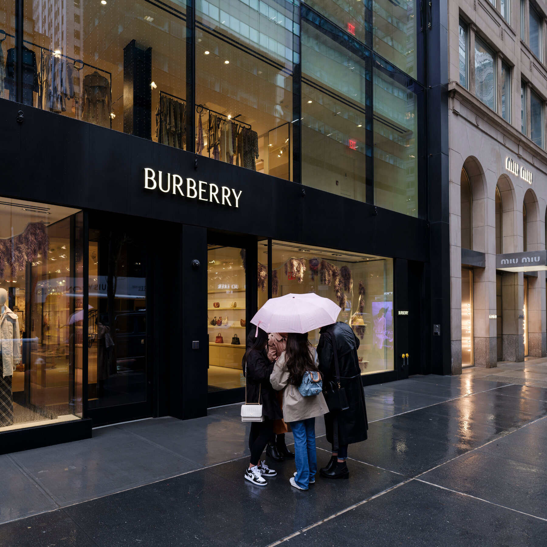 burberry-to-cut-up-to-1,700-jobs-in-turnaround-push