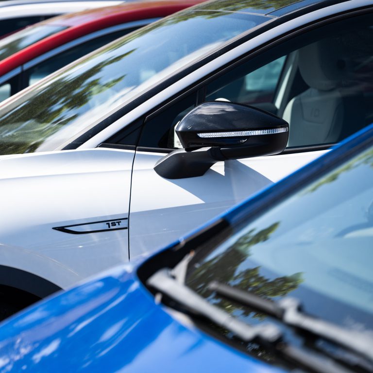 Read more about the article Republican Bill to End E.V. Tax Credit Could Hurt G.M. and Ford