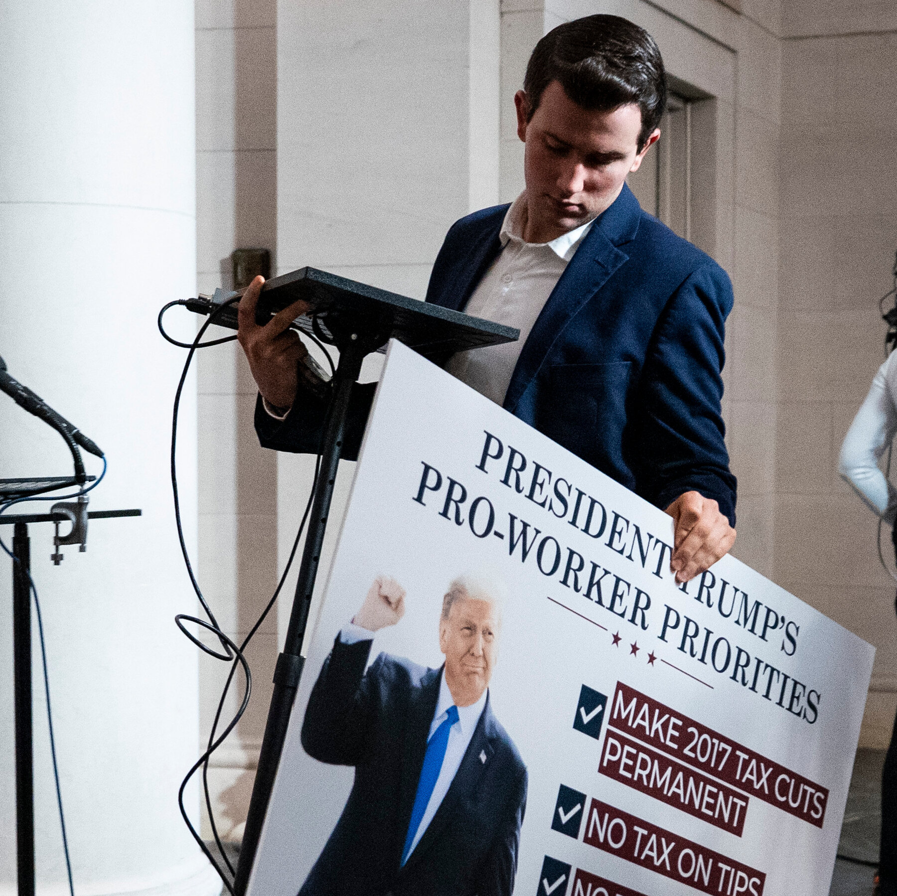trump’s-new-tax-cuts-could-shower-americans-with-cash,-for-now