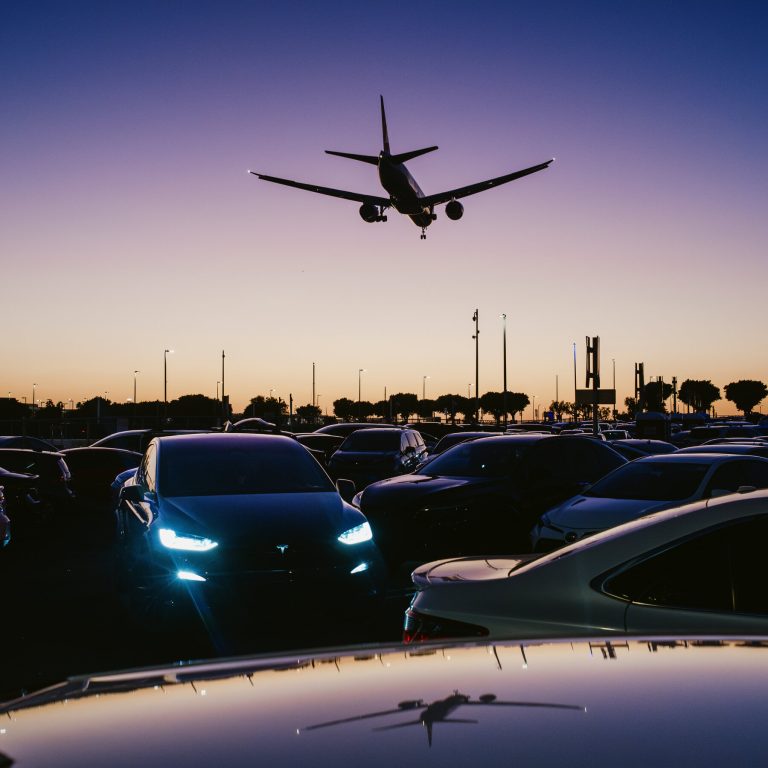 Read more about the article At LAX, Uber Drivers Wait. And Wait. And Wait.